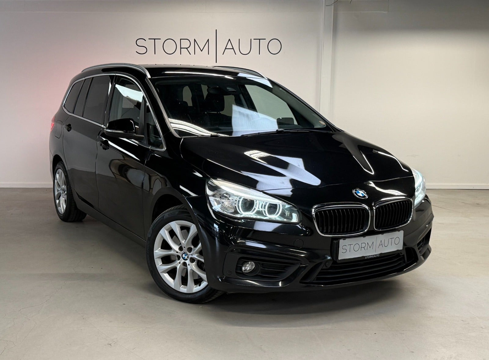 Sort BMW 220d fra 2017