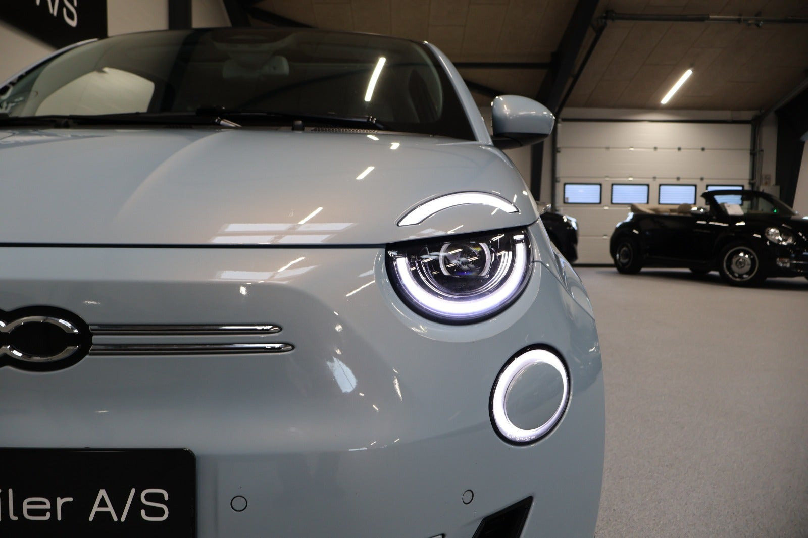 Blå Fiat 500e fra 2021