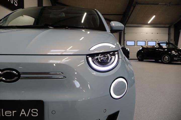 Blå Fiat 500e fra 2021