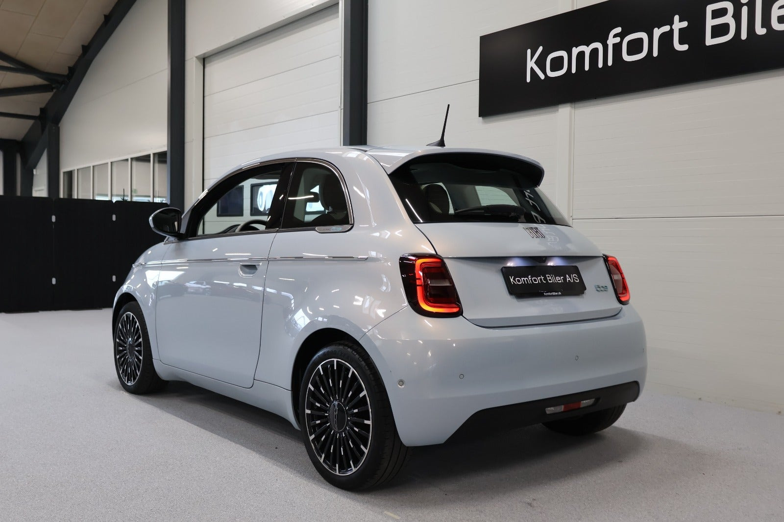Blå Fiat 500e fra 2021