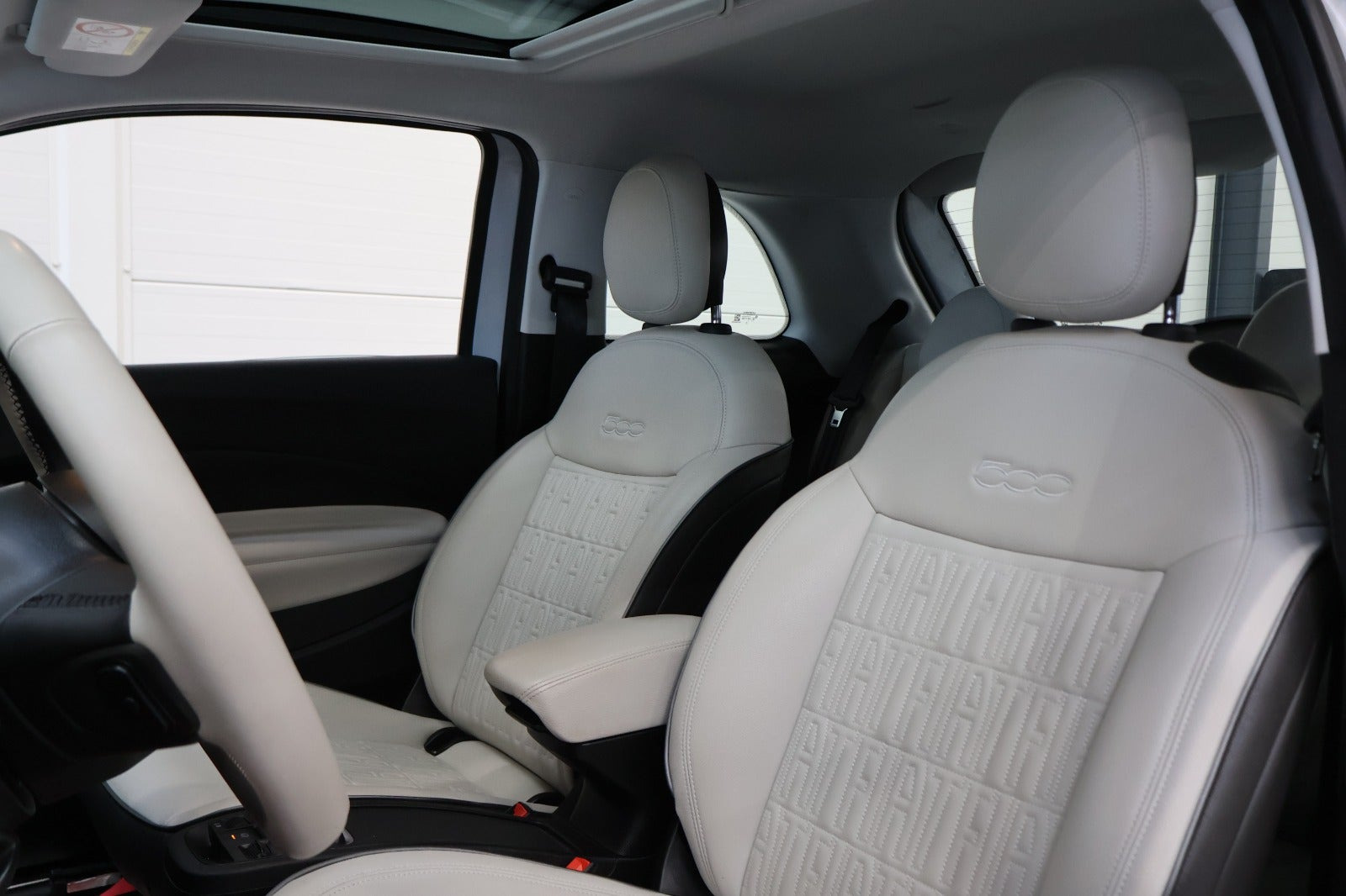 Blå Fiat 500e fra 2021