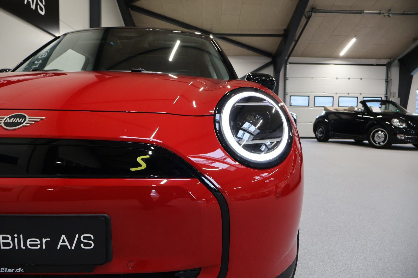 Rød Mini Cooper SE fra 2025