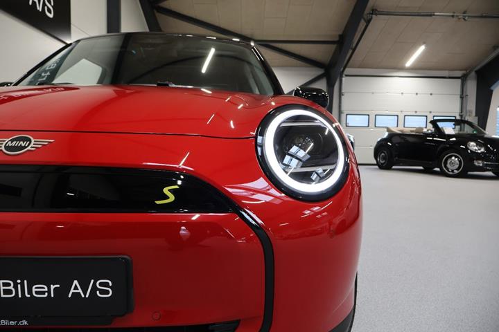 Rød Mini Cooper SE fra 2025