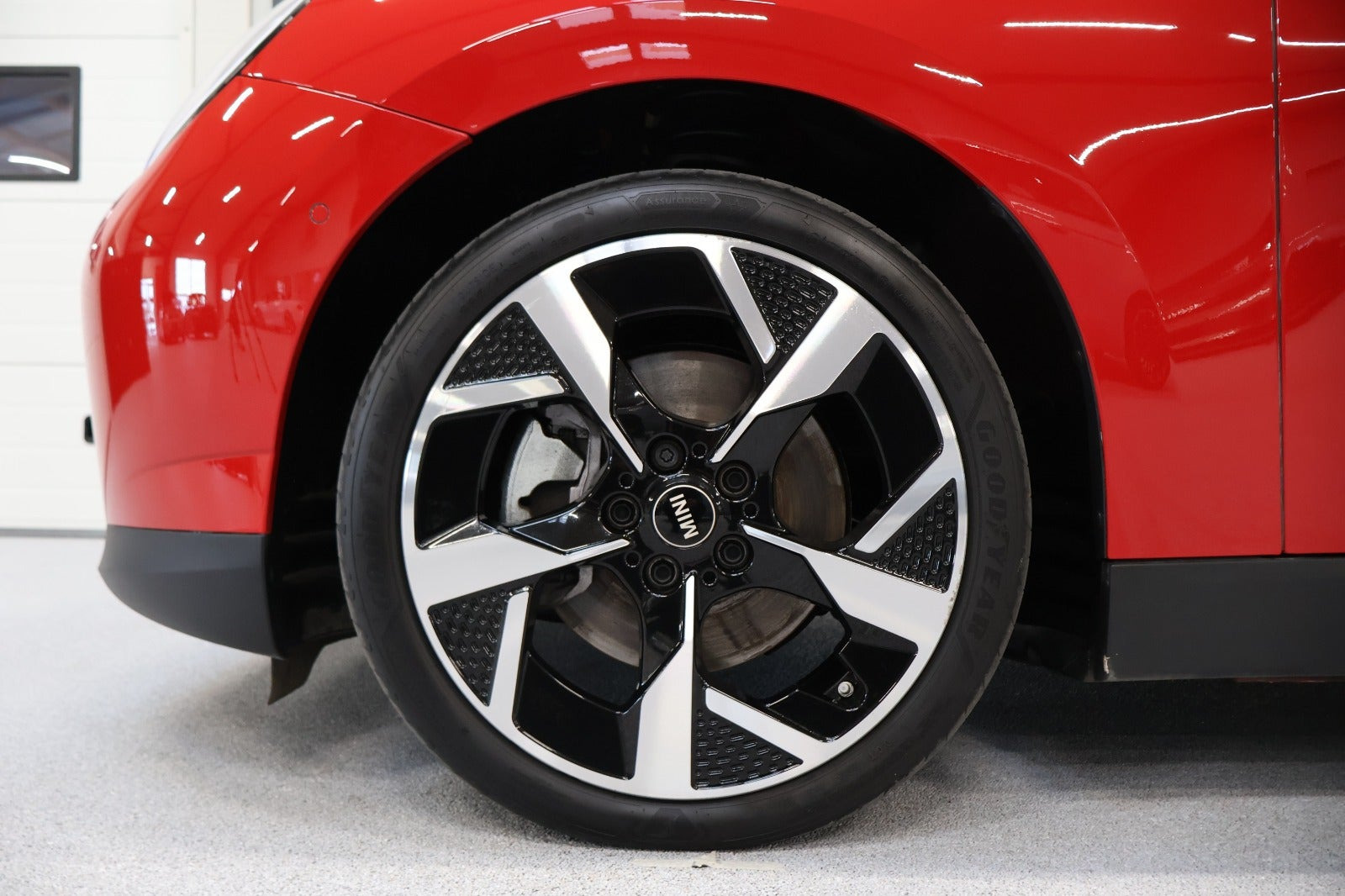 Rød Mini Cooper SE fra 2025