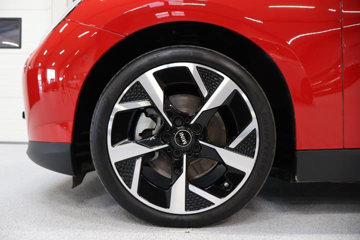 Rød Mini Cooper SE fra 2025