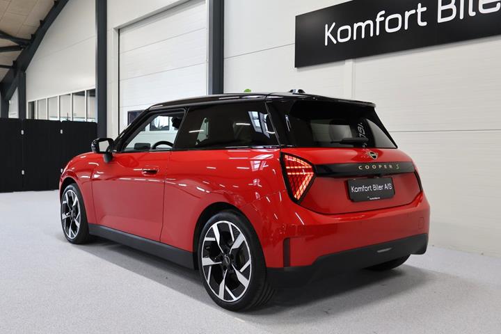 Rød Mini Cooper SE fra 2025