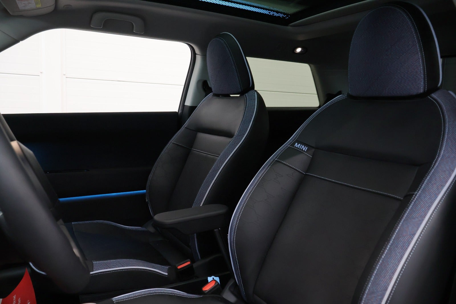 Rød Mini Cooper SE fra 2025