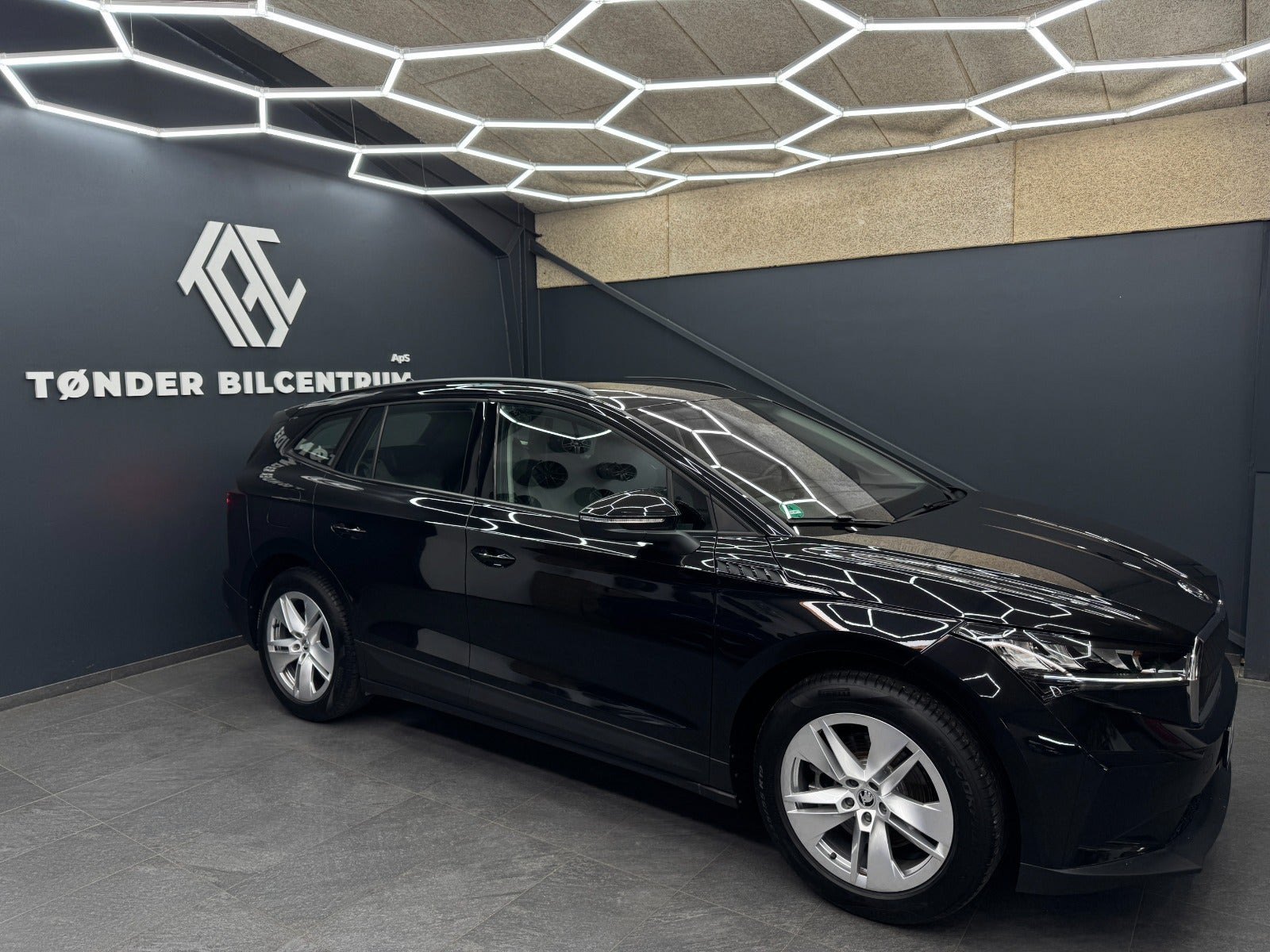 Sort Skoda Enyaq fra 2023