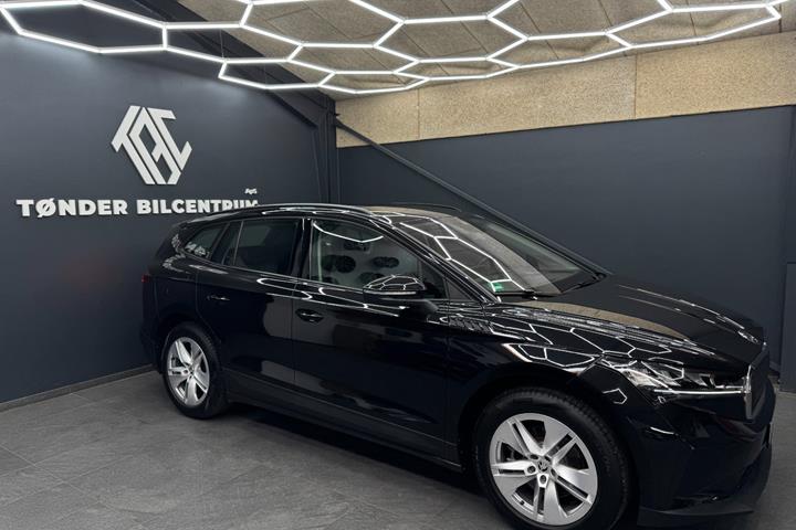 Sort Skoda Enyaq fra 2023