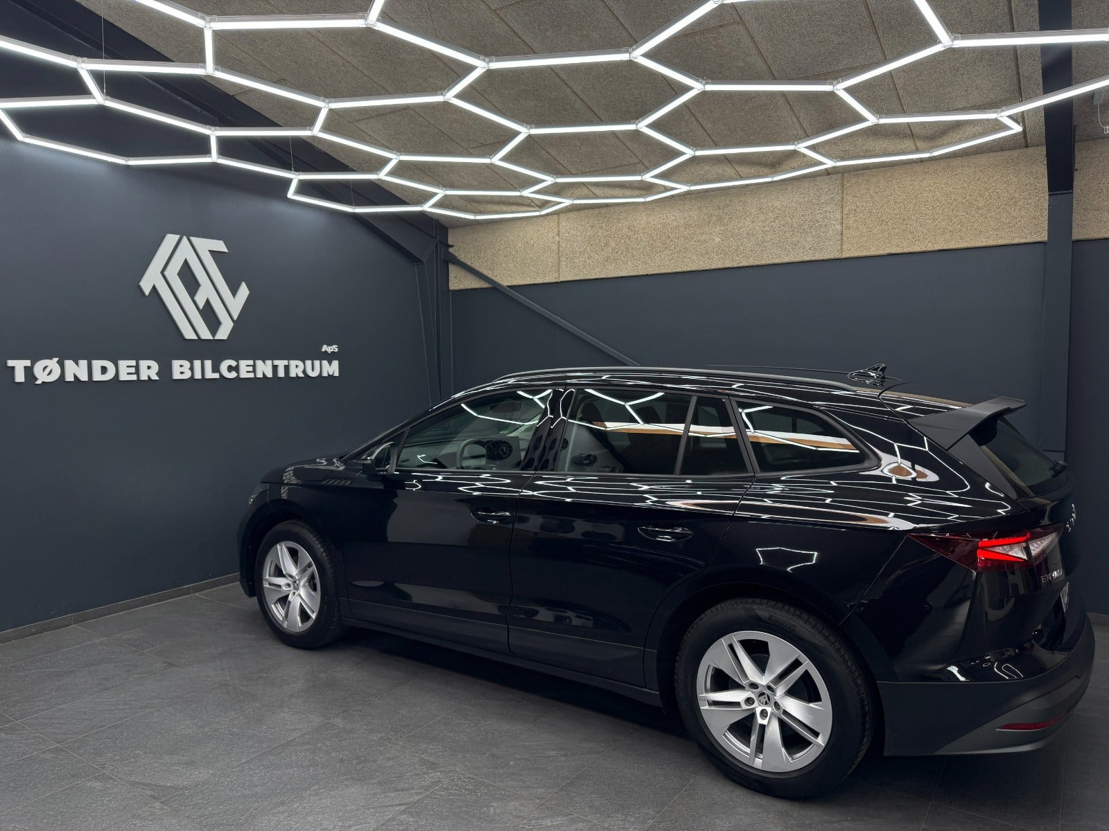 Sort Skoda Enyaq fra 2023