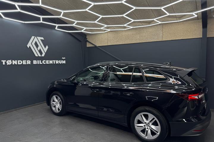 Sort Skoda Enyaq fra 2023