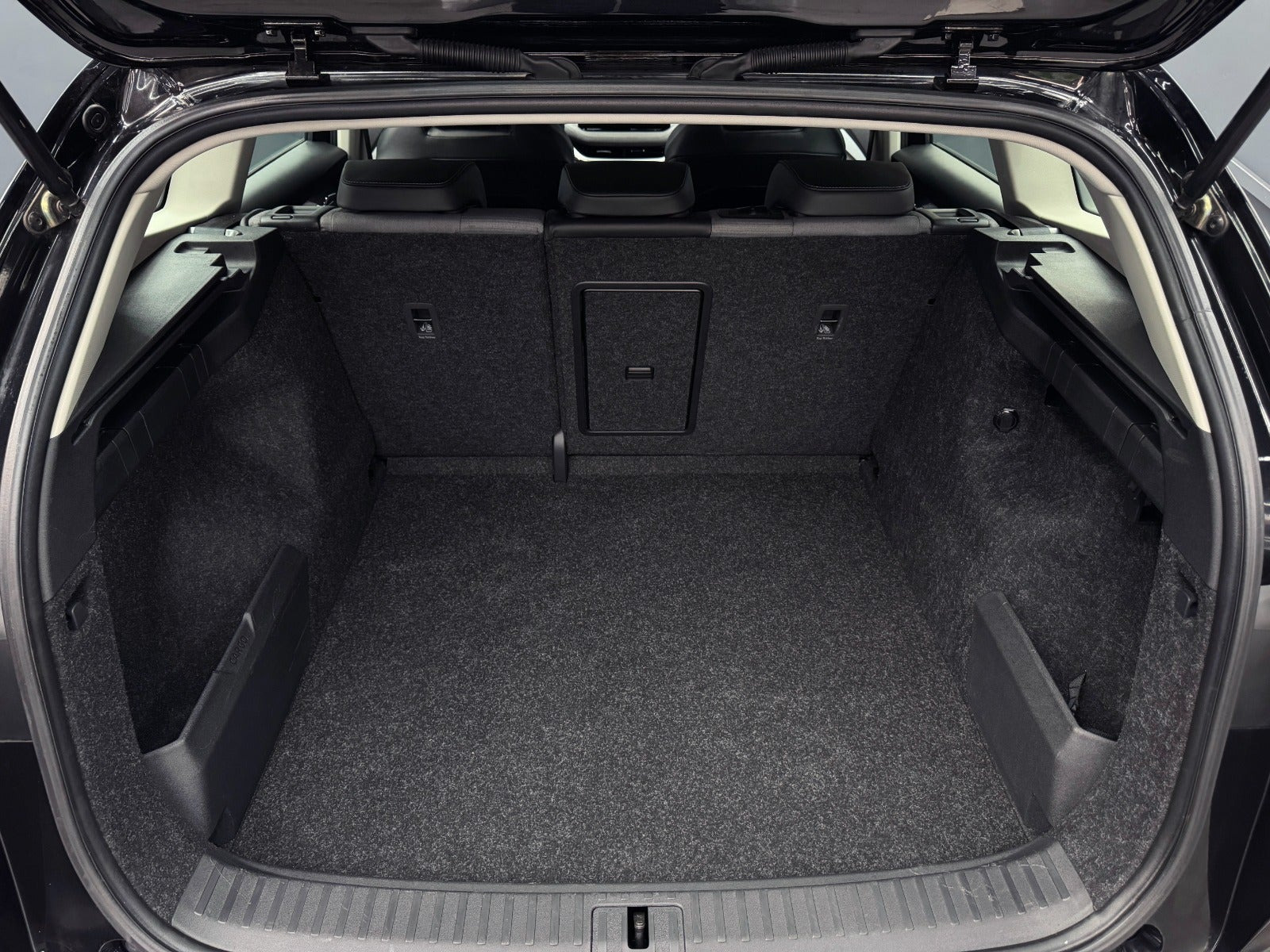 Sort Skoda Enyaq fra 2023