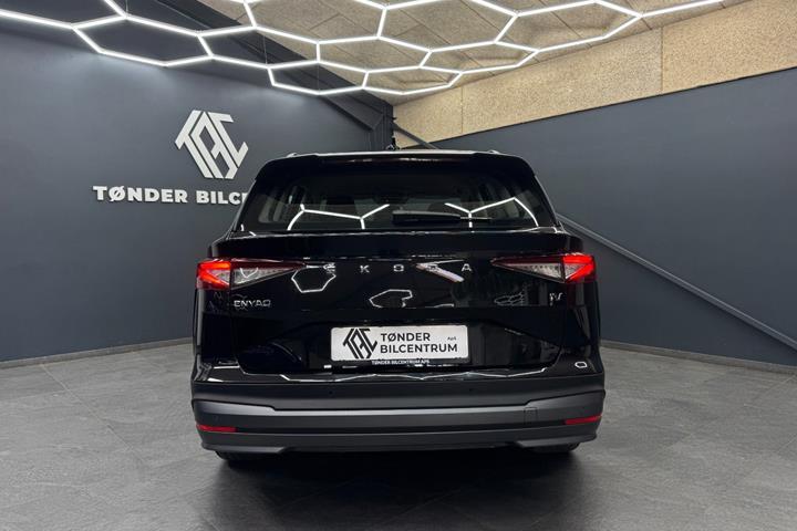 Sort Skoda Enyaq fra 2023