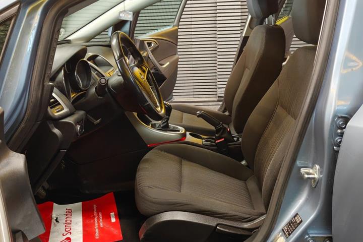 undefined Opel Astra fra 2011