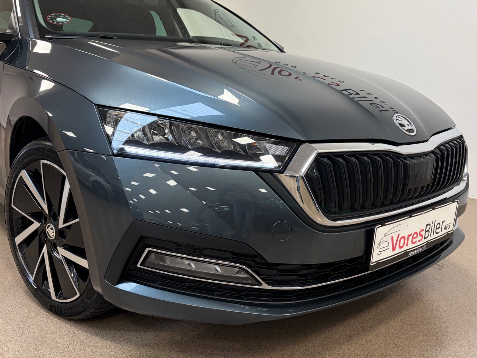 Grå Skoda Octavia fra 2021