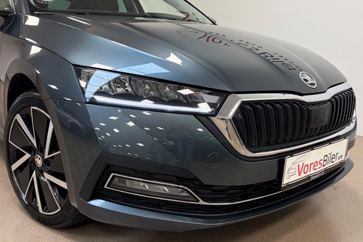 Grå Skoda Octavia fra 2021
