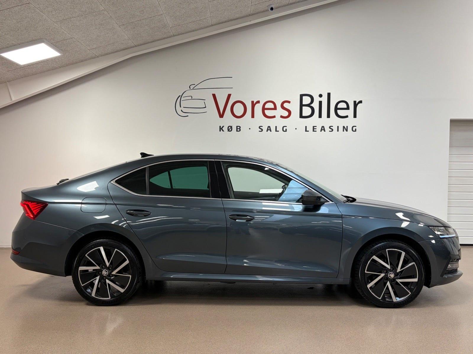 Grå Skoda Octavia fra 2021