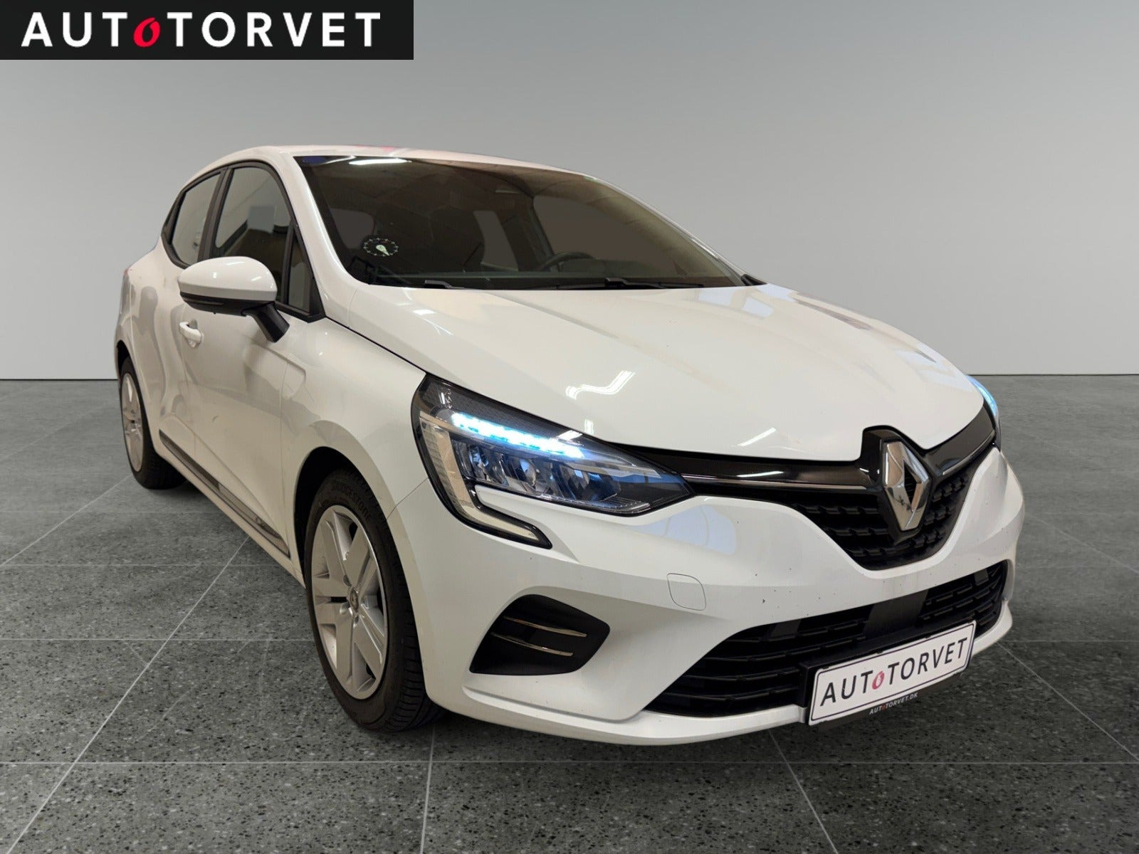 Hvid Renault Clio V fra 2020