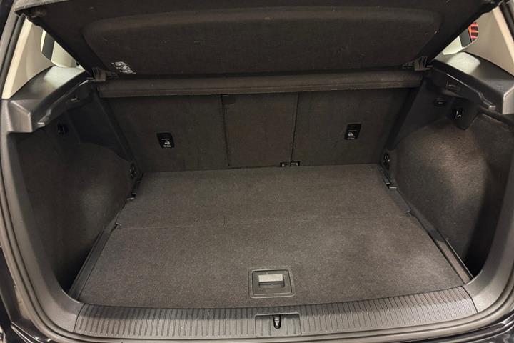 Sort VW Golf Sportsvan fra 2016