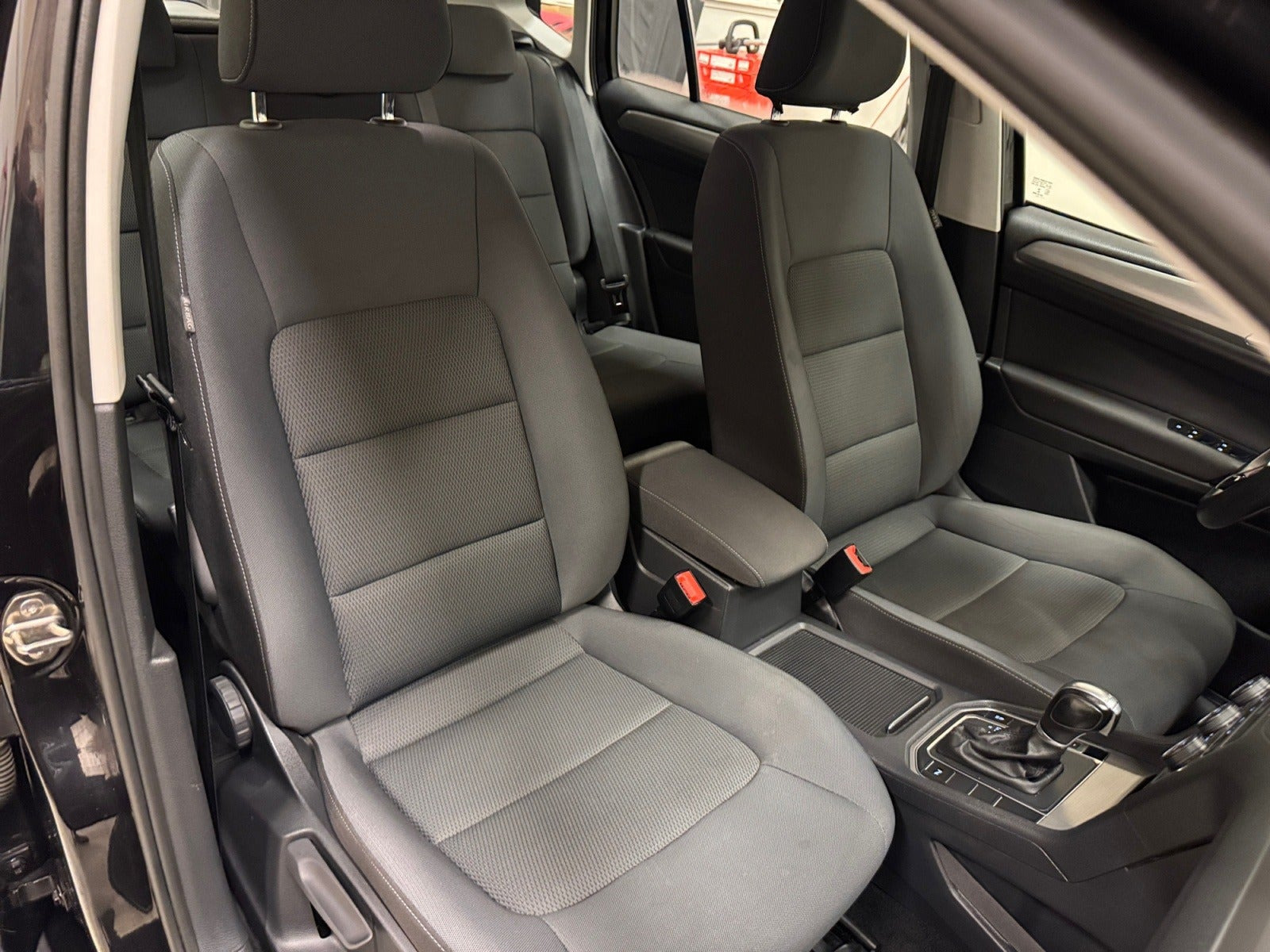 Sort VW Golf Sportsvan fra 2016