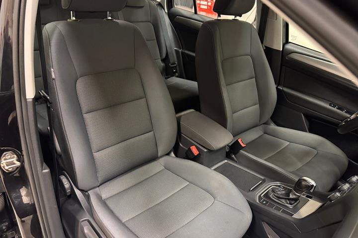 Sort VW Golf Sportsvan fra 2016