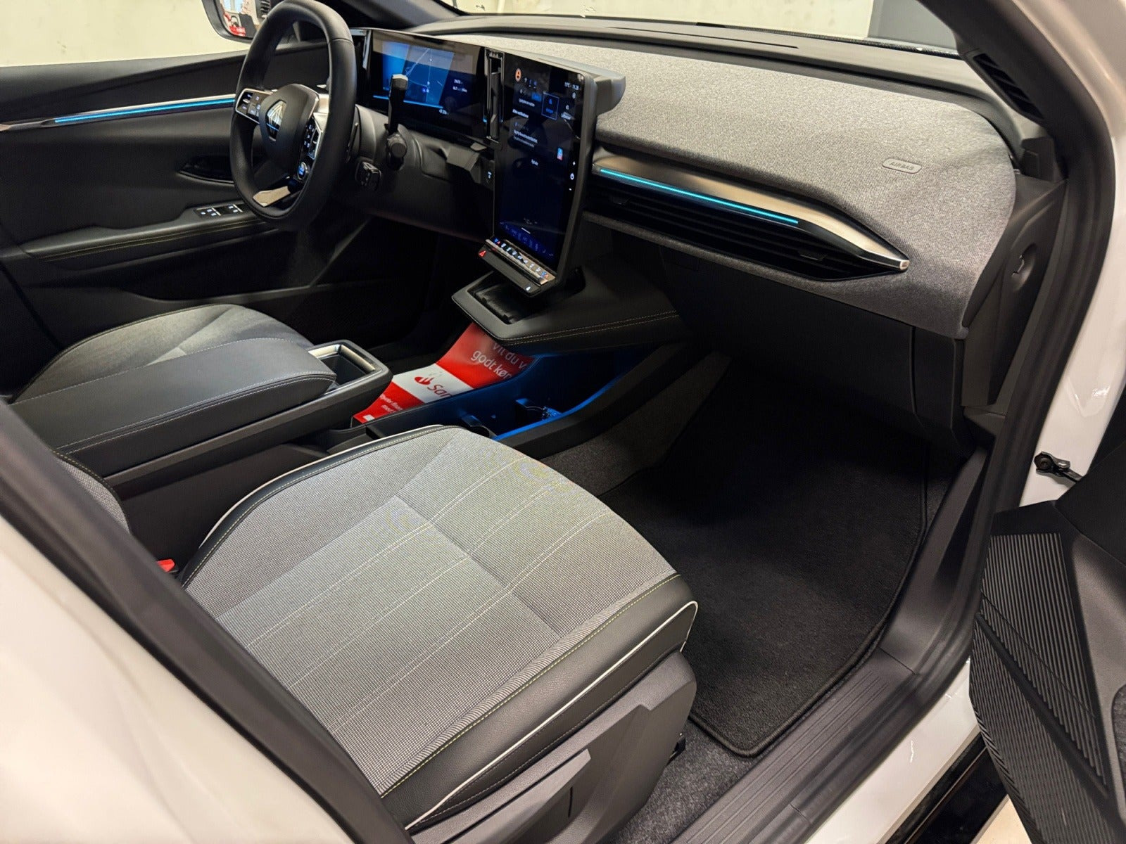 Hvid Renault Megane E-Tech fra 2025