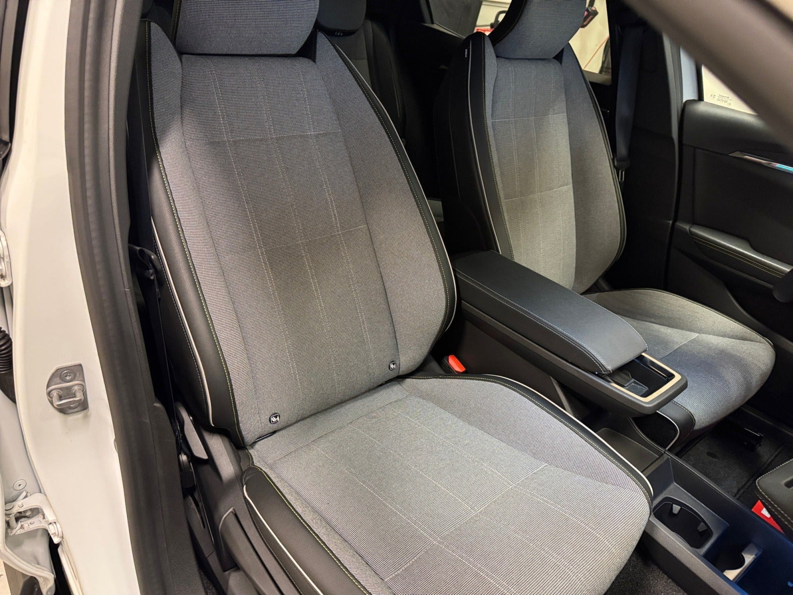 Hvid Renault Megane E-Tech fra 2025