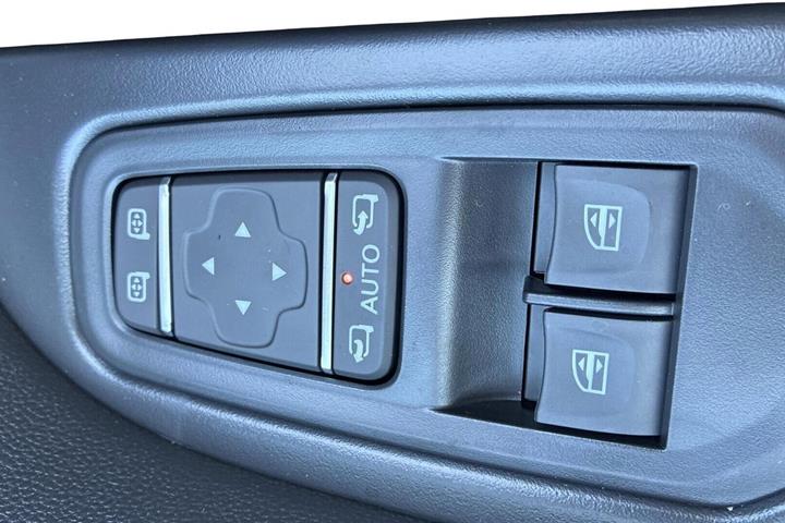 Hvid Renault Trafic fra 2026