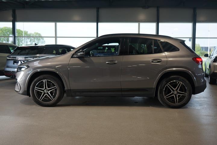 Grå Mercedes EQA250+ fra 2024