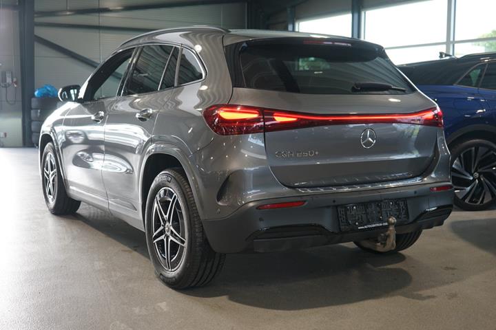 Grå Mercedes EQA250+ fra 2024