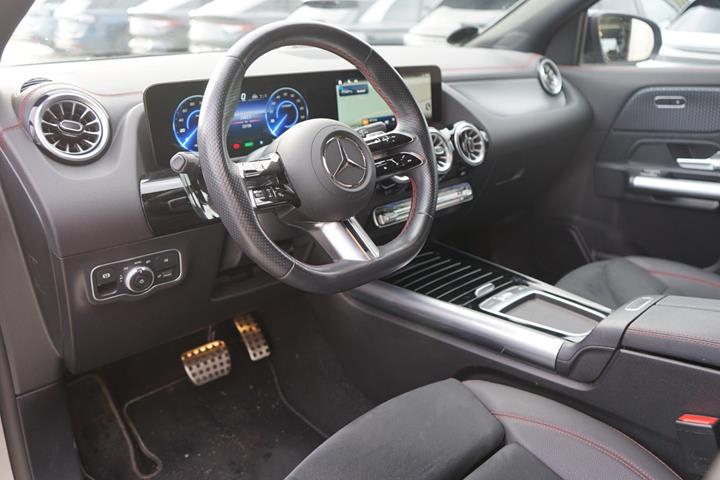 Grå Mercedes EQA250+ fra 2024