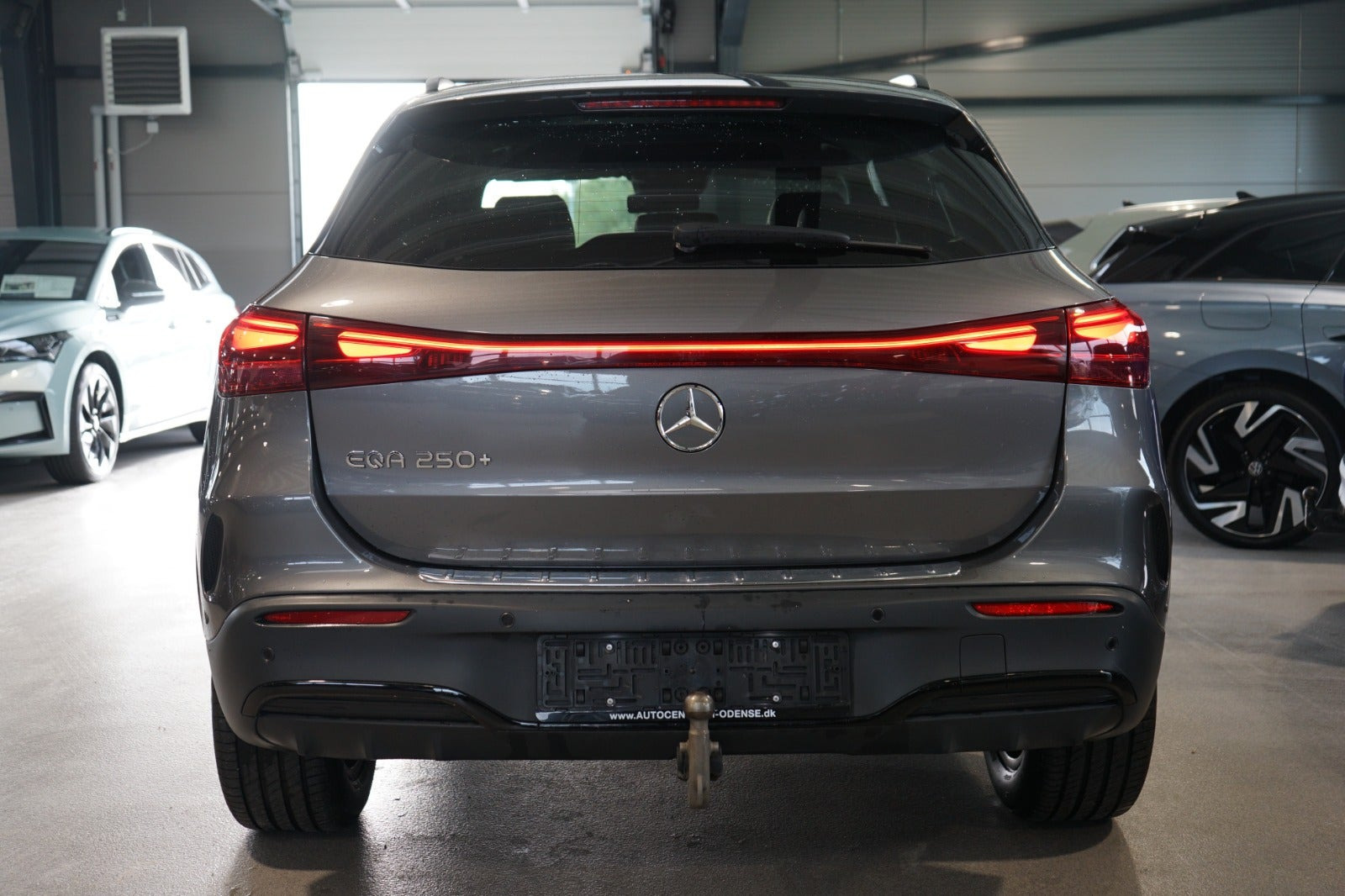 Grå Mercedes EQA250+ fra 2024