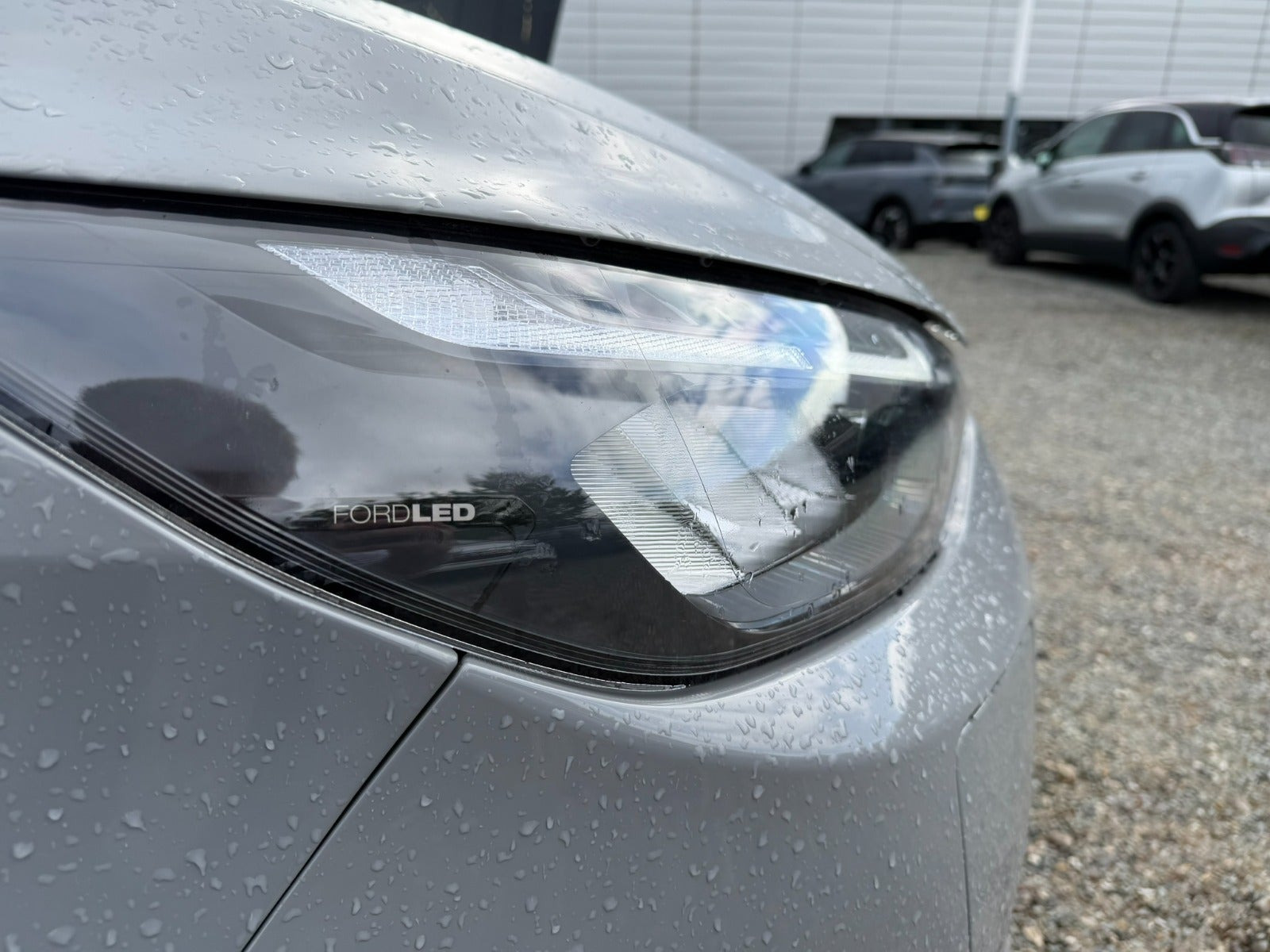 Grå Ford E-Transit Custom 320 L1 fra 2026