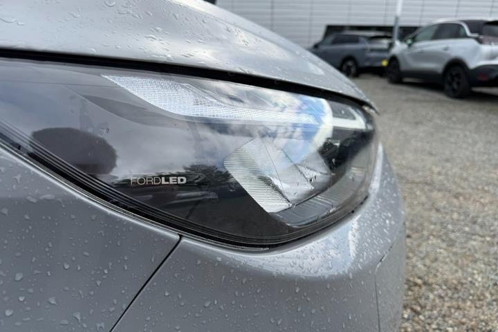 Grå Ford E-Transit Custom 320 L1 fra 2026