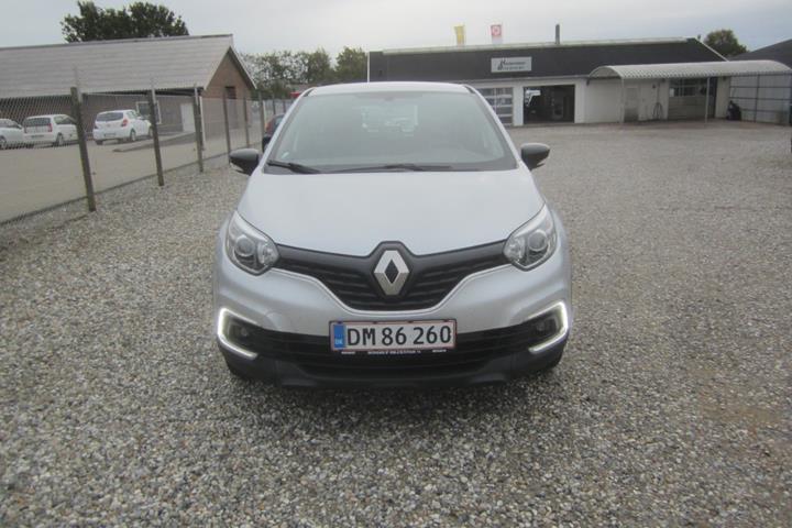 Sølv Renault Captur fra 2017