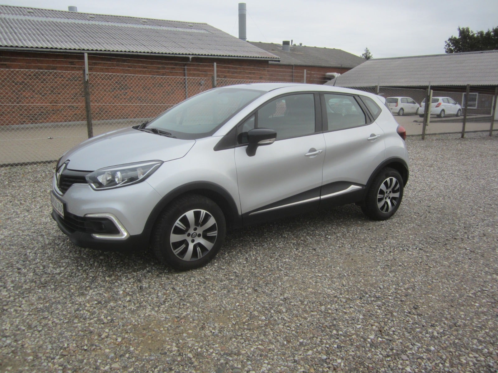 Sølv Renault Captur fra 2017