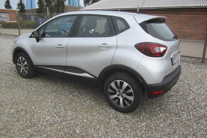 Sølv Renault Captur fra 2017