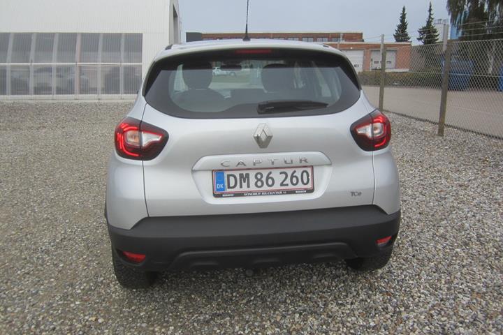 Sølv Renault Captur fra 2017