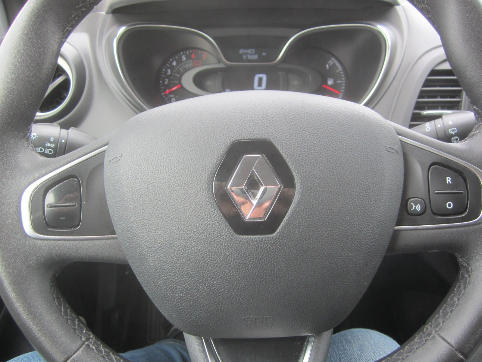 Sølv Renault Captur fra 2017