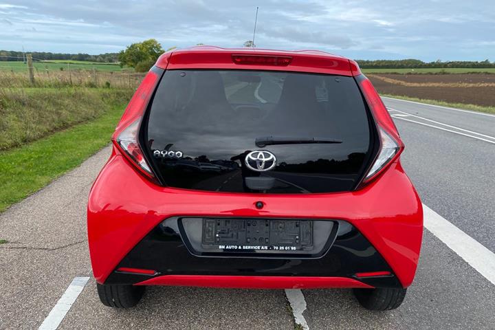 Rød Toyota Aygo fra 2019
