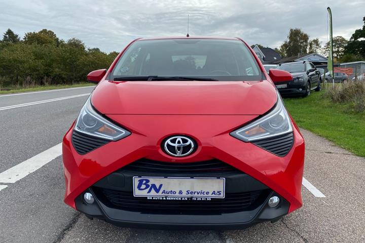 Rød Toyota Aygo fra 2019