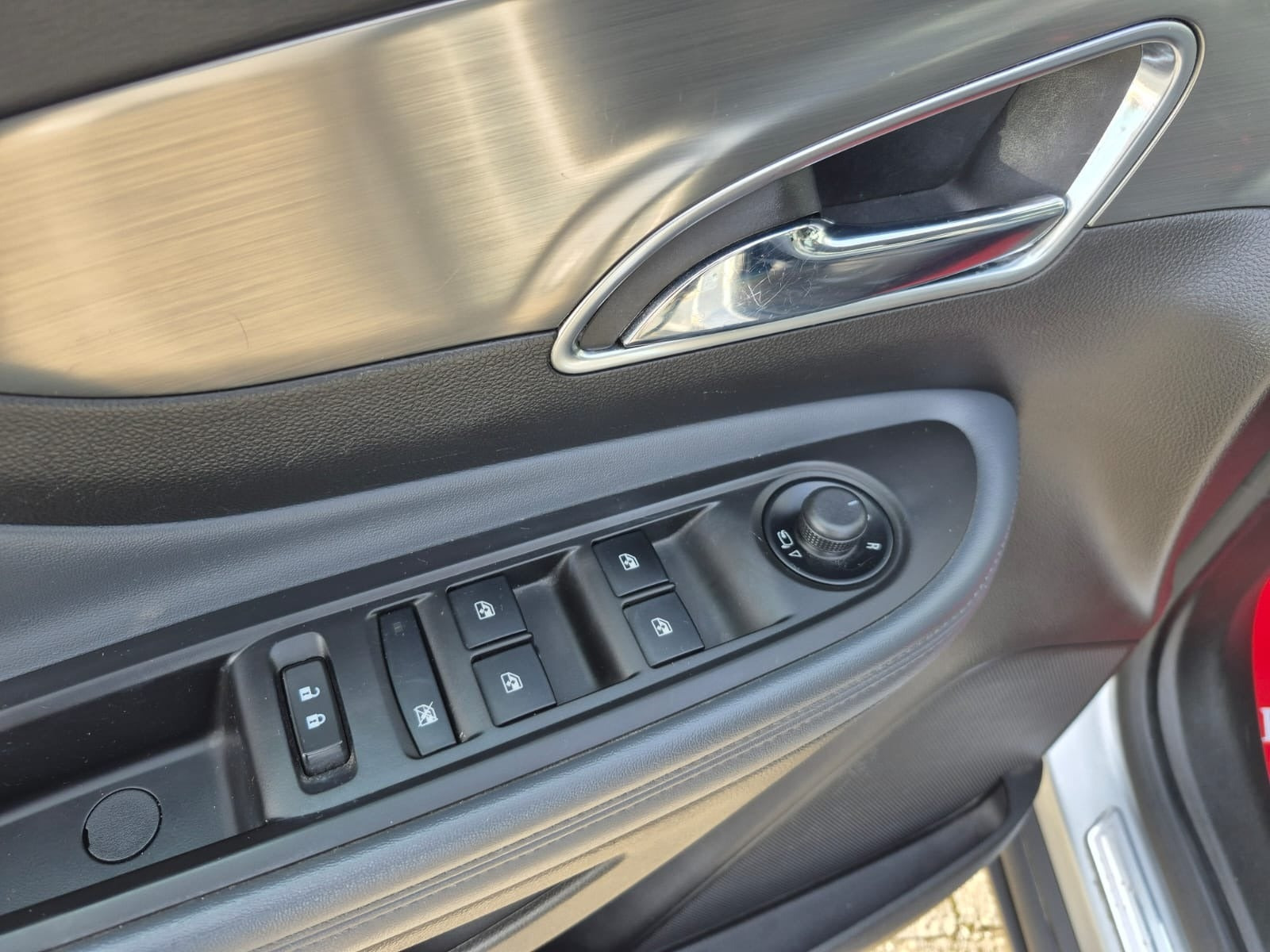 Sølv Opel Mokka fra 2015