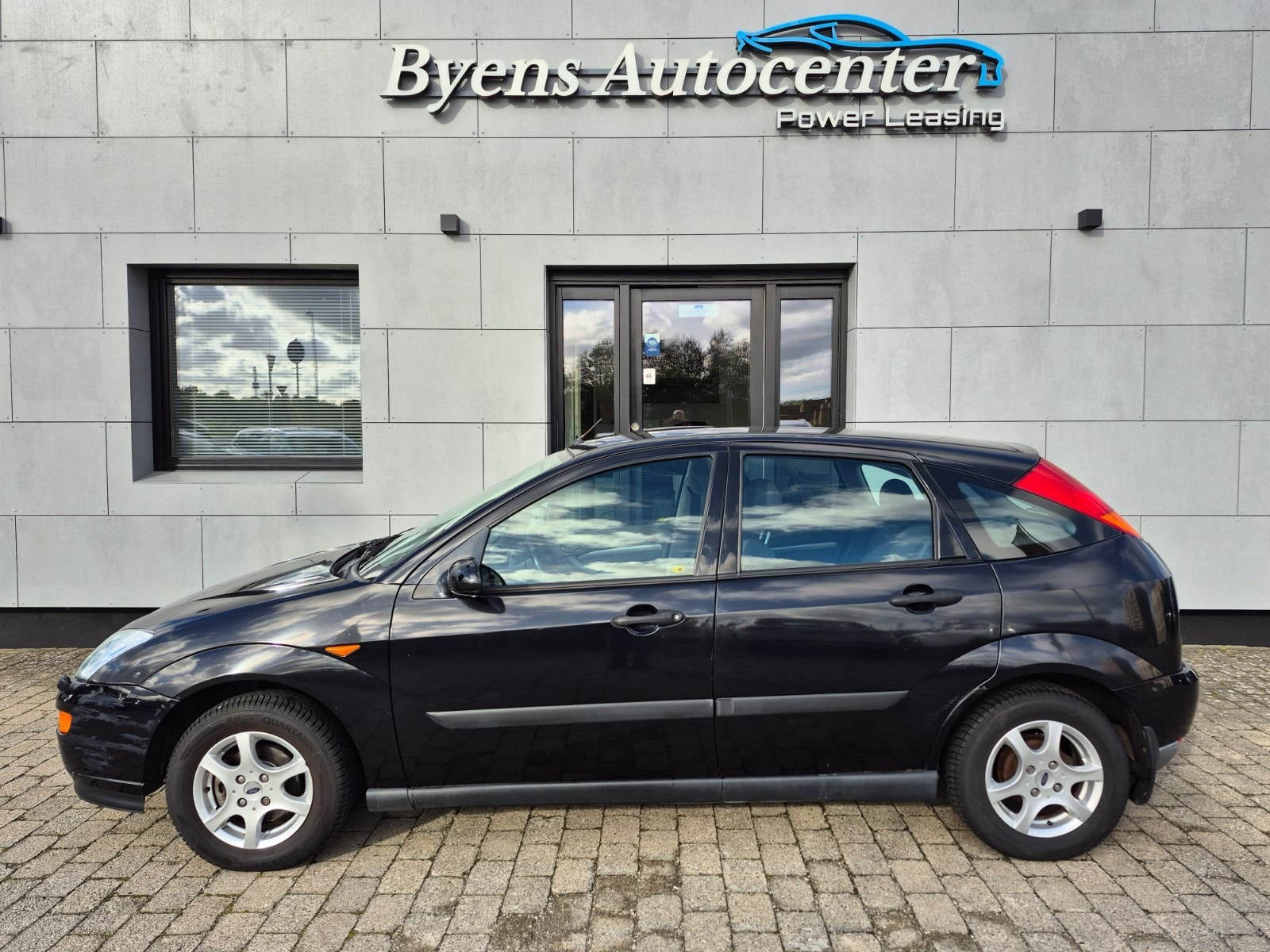 Sort Ford Focus fra 2001