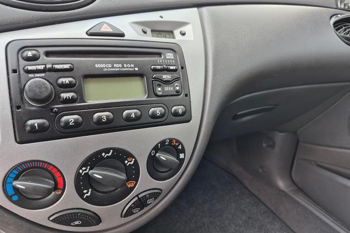 Sort Ford Focus fra 2001