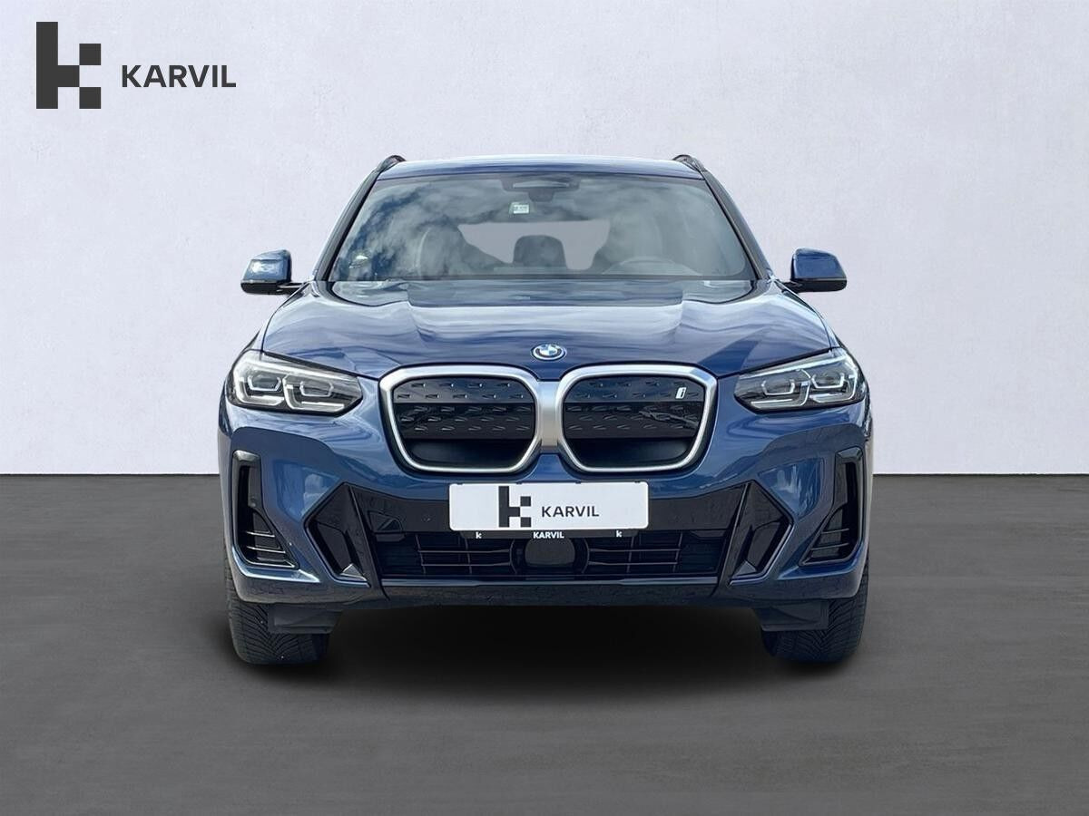 Blå BMW iX3 fra 2023
