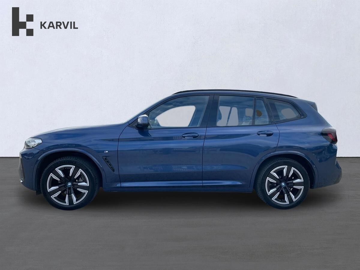 Blå BMW iX3 fra 2023