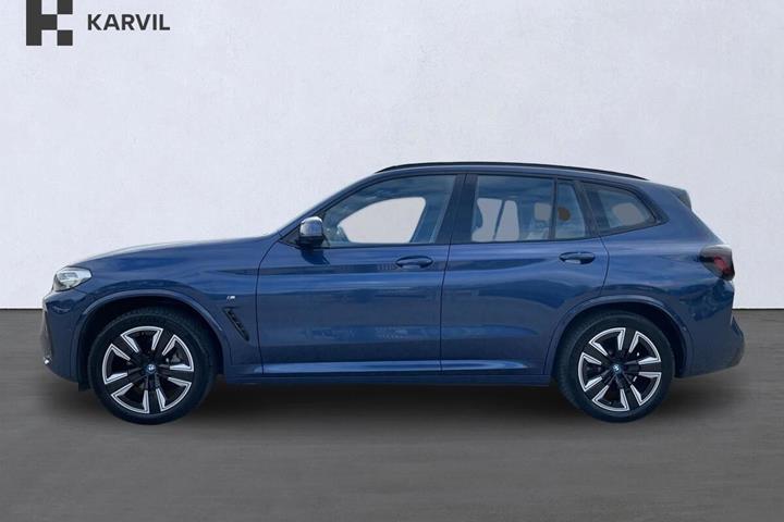 Blå BMW iX3 fra 2023