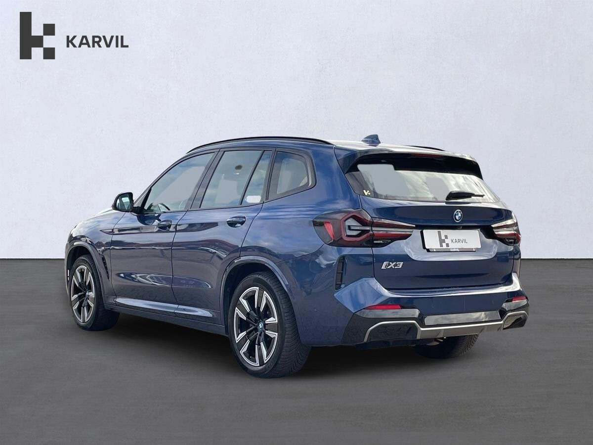 Blå BMW iX3 fra 2023
