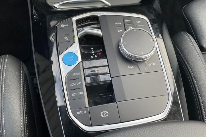 Blå BMW iX3 fra 2023