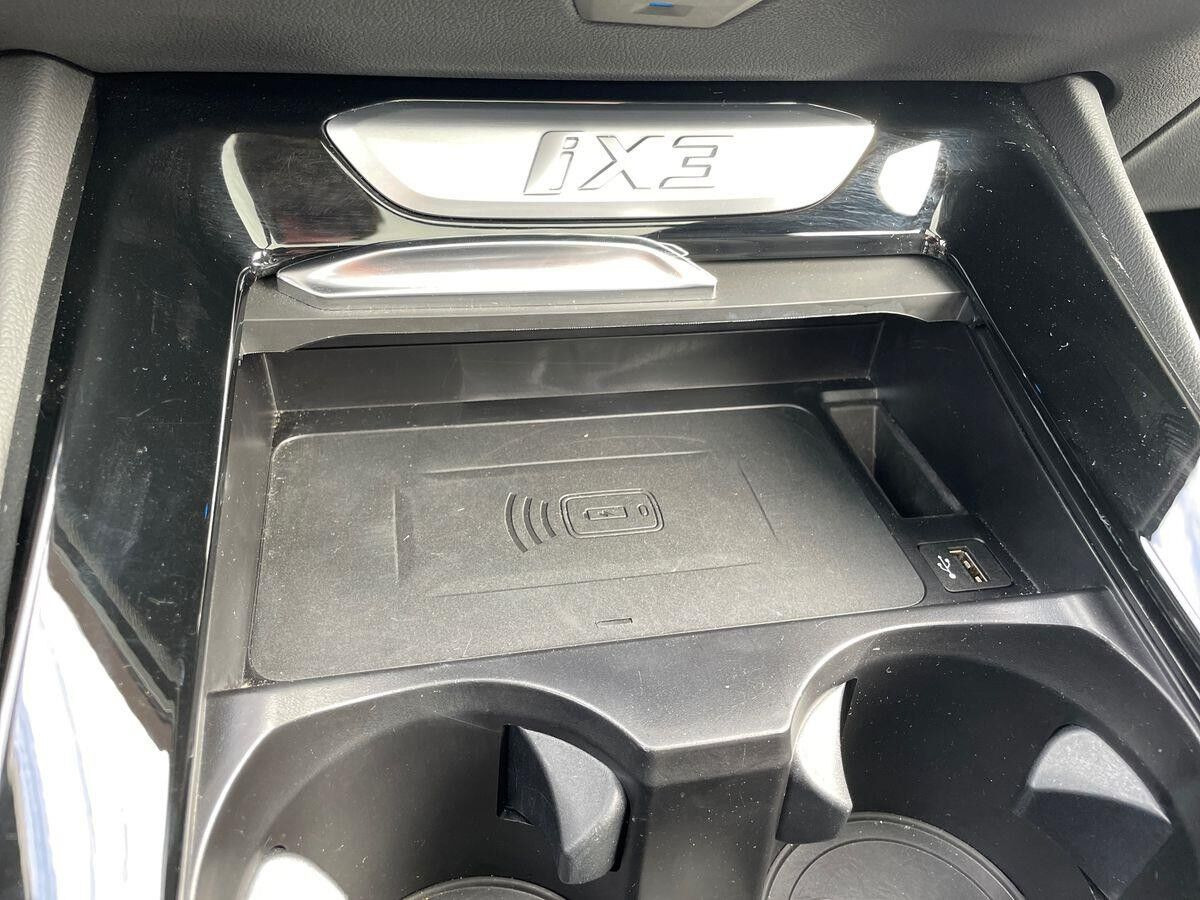 Blå BMW iX3 fra 2023